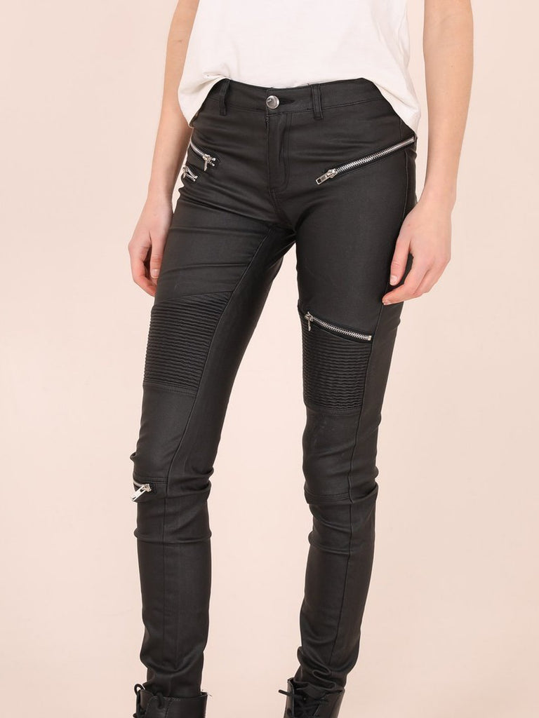 Sara leather look jeans